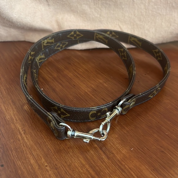 LOUI VUITTON monogram strap. - Picture 2 of 2